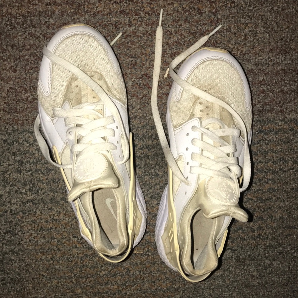 white and off white nike huaraches